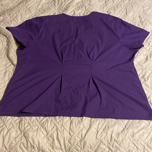 Scrub top - Picture 3 of 4